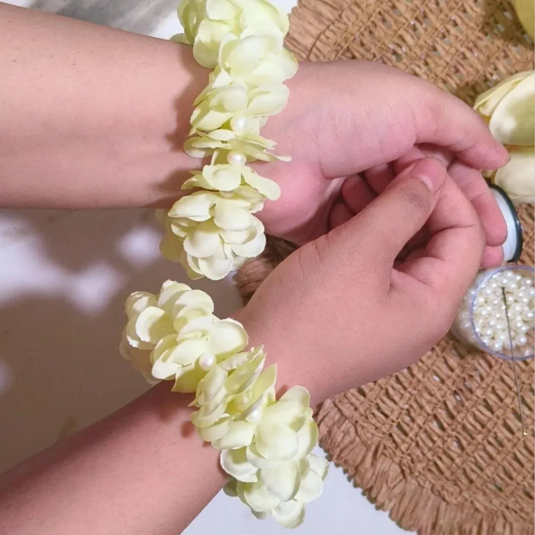 Motia Hand Scrunchie 2